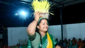 करमा पूजा में शामिल हुईं मंत्री लक्ष्मी राजवाड़े