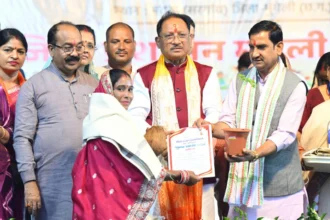 सुपोषित थाली के प्रदर्शन के साथ माताओं और बच्चों के पोषण पर हुआ संवाद