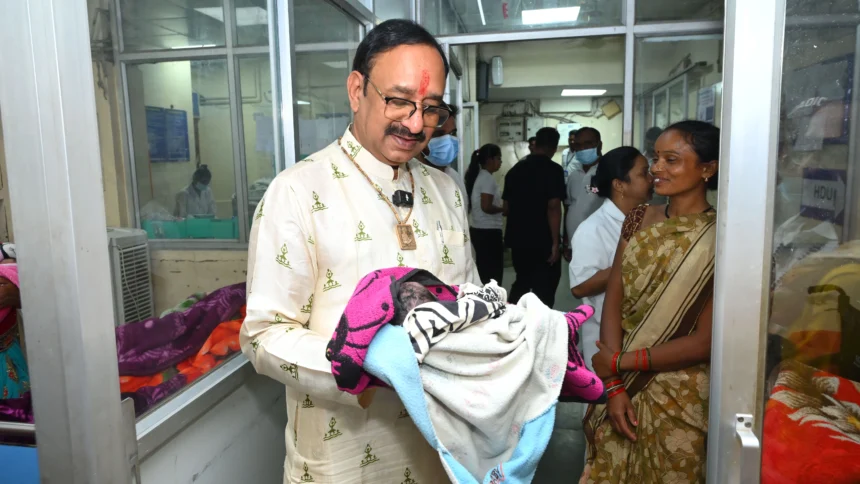 स्वास्थ्य मंत्री के जन्मदिवस पर योग आयोग अध्यक्ष ने नवजात को दिया ‘श्याम’ का नाम