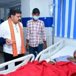 मरकाटोला घाट सड़क हादसे के घायलों और परिजनों से की मुलाकात, बेहतर उपचार के दिए निर्देश