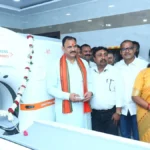मरीजों के बीच मनाया जन्मदिन, अस्पताल में भर्ती मरीजों से मिलकर जाना हालचाल