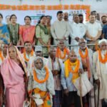 अंतर्राष्ट्रीय वृद्धजन दिवस पर शॉल-माला से सम्मान
