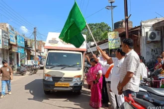 नगर पालिका अध्यक्ष मुकेश दुबे ने पोषण रथ को हरी झंडी दिखाकर किया रवाना