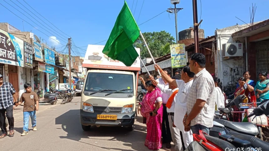 नगर पालिका अध्यक्ष मुकेश दुबे ने पोषण रथ को हरी झंडी दिखाकर किया रवाना