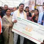 मेहनत से हासिल की सफलता, श्रमिक परिवार के मेधावी बच्चों को मिली शिक्षा के लिए प्रोत्साहन राशि