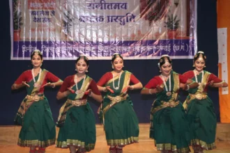 500 से अधिक विद्यार्थियों की उपस्थिति में संगीत और नाट्य प्रस्तुति के जरिए प्रधानमंत्री नरेंद्र मोदी के जीवन