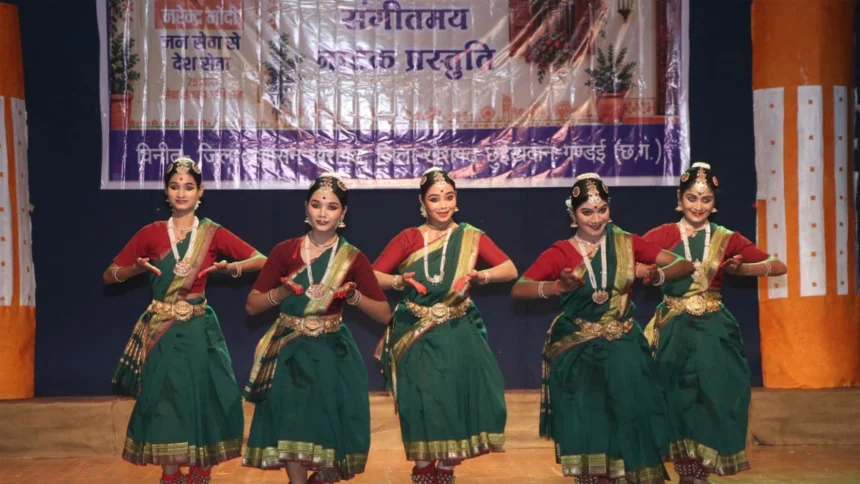 500 से अधिक विद्यार्थियों की उपस्थिति में संगीत और नाट्य प्रस्तुति के जरिए प्रधानमंत्री नरेंद्र मोदी के जीवन