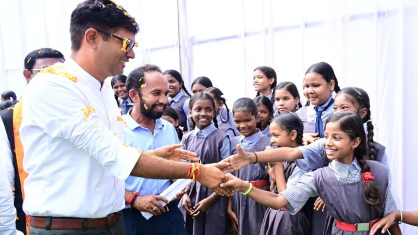 शाला नायक सुमन के हाथों कराया भूमिपूजन, उत्कृष्ट प्रदर्शन करने वाले विद्यार्थियों को किया सम्मानित