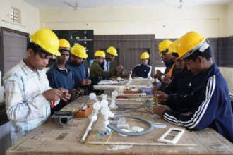 नक्सल प्रभावित क्षेत्रों के 2,323 पुनर्वासितों को दिया गया कौशल प्रशिक्षण