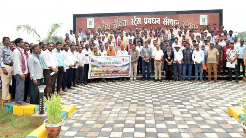 खेत बचाओ अभियान के तहत किसानों को उन्नत सरसों बीज का वितरण